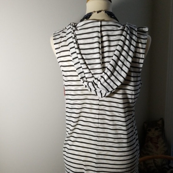 Casual Dress with a hood & pockets - Picture 3 of 6